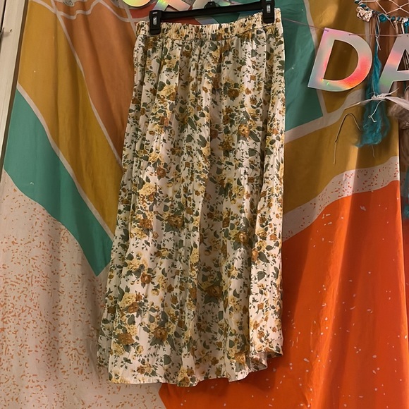 Large Vintage Marla Kim floral button down skirt - Picture 4 of 4